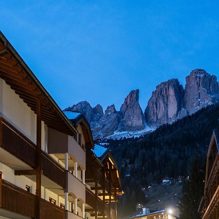 Hotel Garni Aritz Campitello di Fassa Esterno foto