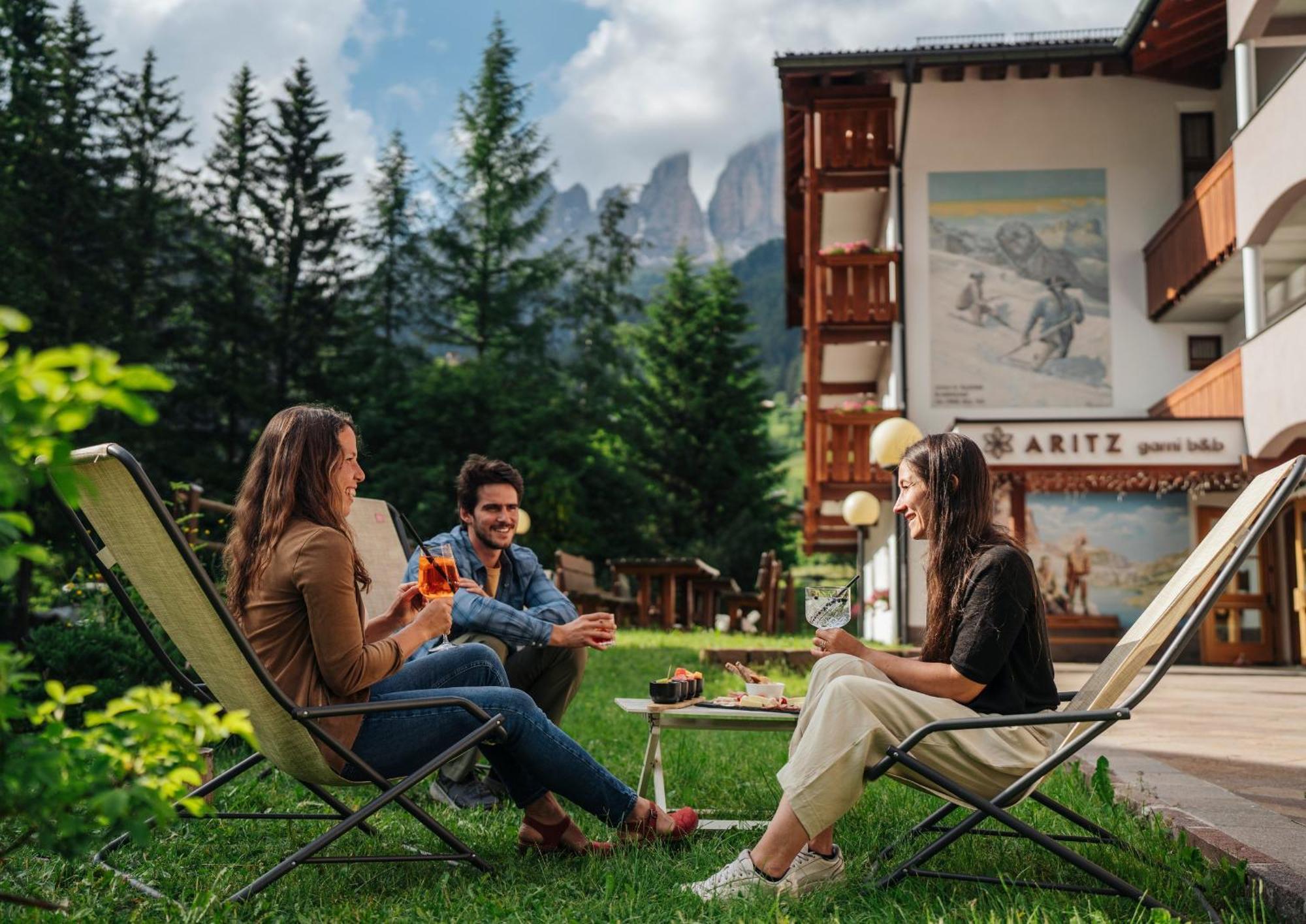Hotel Garni Aritz Campitello di Fassa Esterno foto