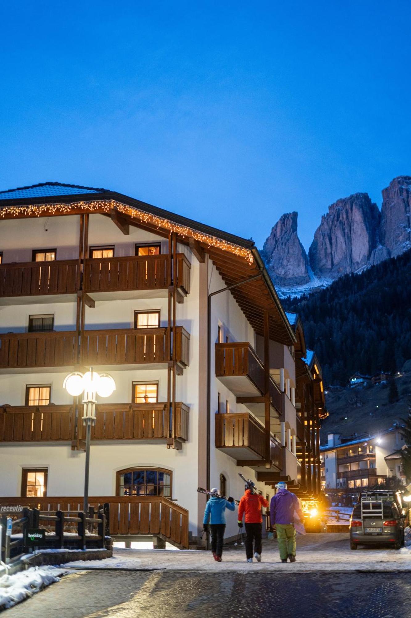 Hotel Garni Aritz Campitello di Fassa Esterno foto