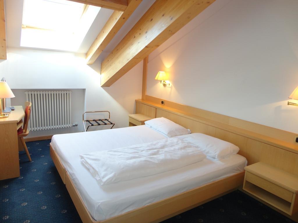 Hotel Garni Aritz Campitello di Fassa Esterno foto