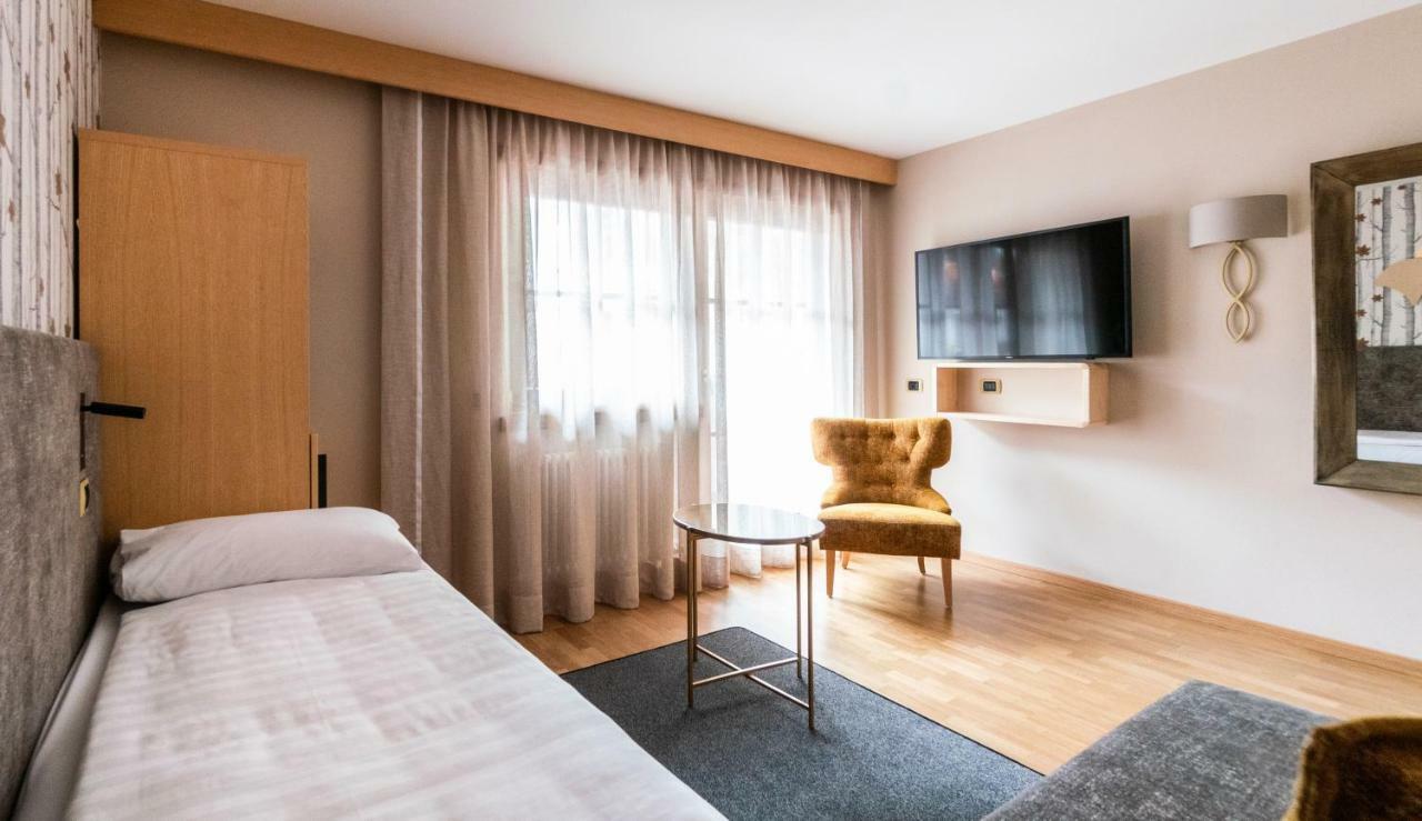 Hotel Garni Aritz Campitello di Fassa Esterno foto
