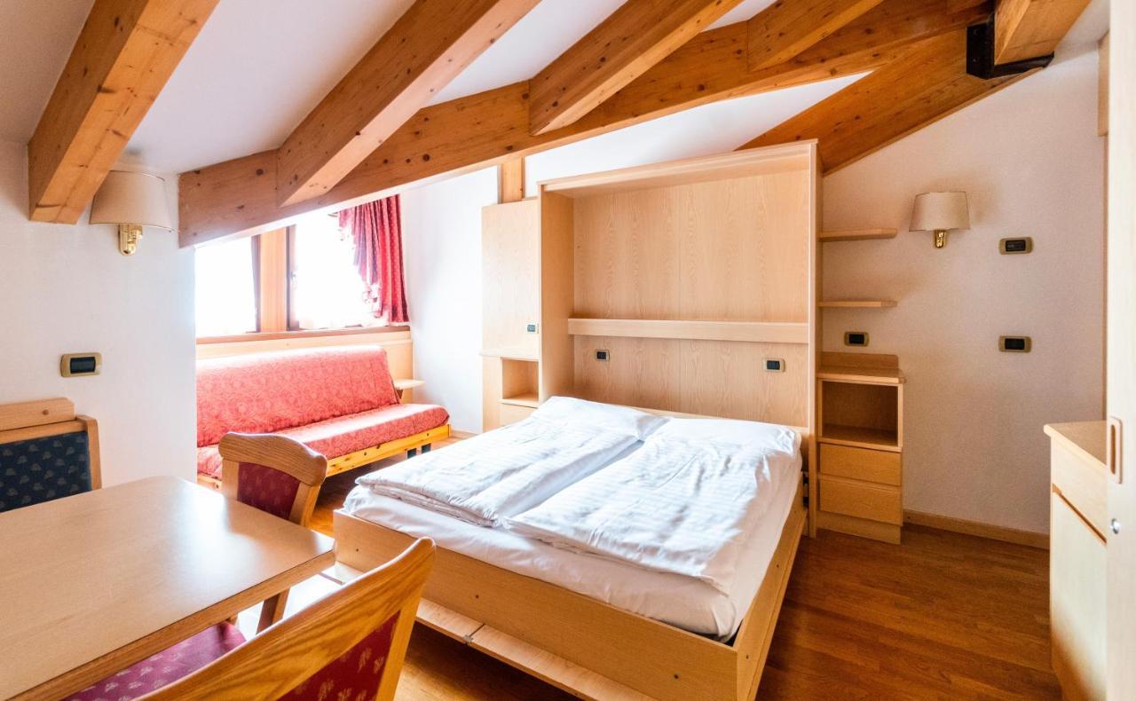 Hotel Garni Aritz Campitello di Fassa Esterno foto