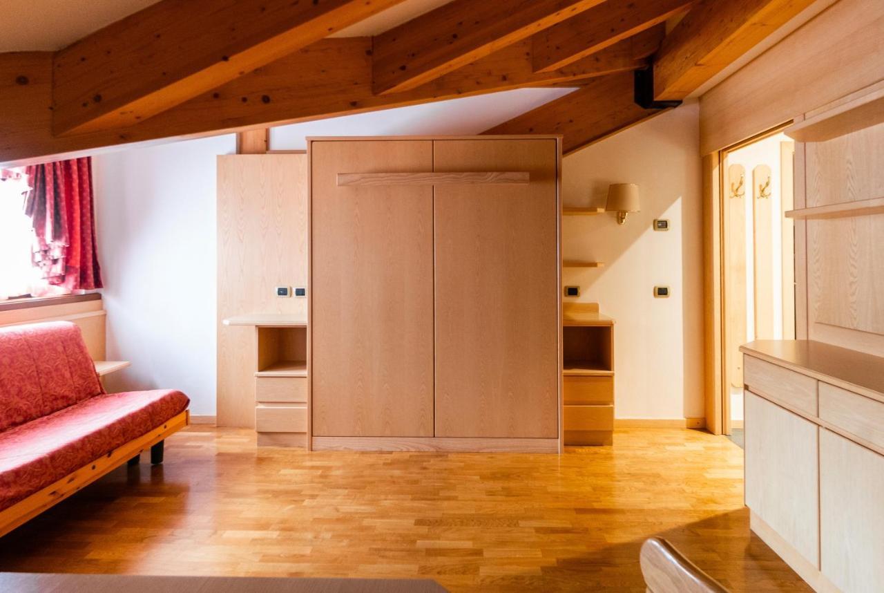 Hotel Garni Aritz Campitello di Fassa Esterno foto