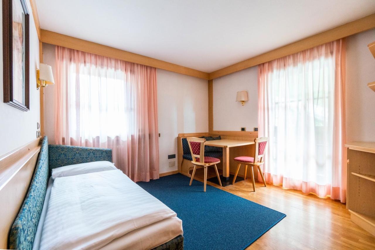 Hotel Garni Aritz Campitello di Fassa Esterno foto