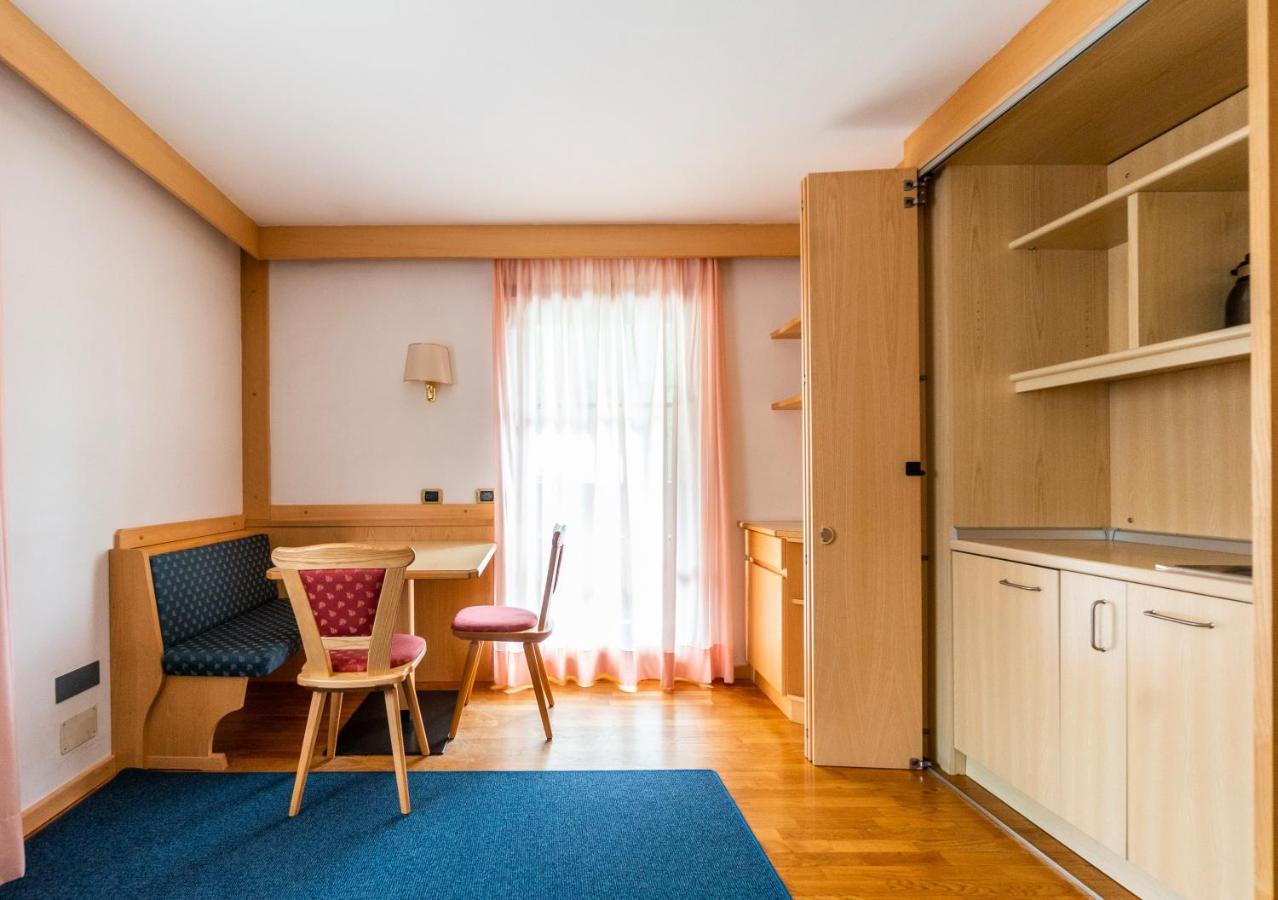 Hotel Garni Aritz Campitello di Fassa Esterno foto